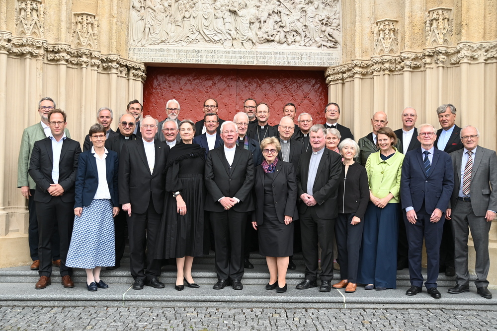Mitglieder der Ö. Bischofskonferenz, der Unabhängigen Opferschutzkommission sowie kirchlicher Opferschutzeinrichtungen / Kathpress/Paul Wuthe Mariazell: Vollversammlung der Bischofskonferenz eröffnet